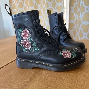 Dr Martens boots LIKE NEW